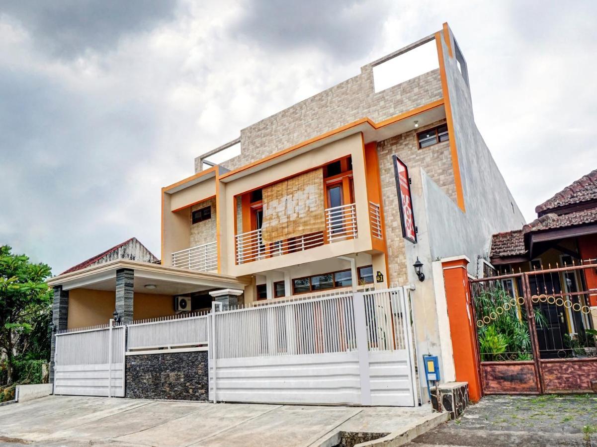 Avisha Guest House Syariah Malang Exterior foto